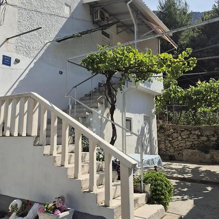Lovely Apartment 奥米什 外观 照片